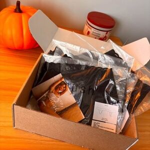 Canadian women owned company! Blush Lingerie 5 pack of black lace thongs (M)